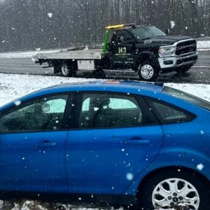 Towing-Truck-out-of-the-snow.jpg