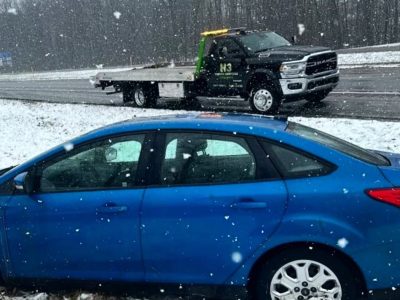 Towing-Truck-out-of-the-snow.jpg